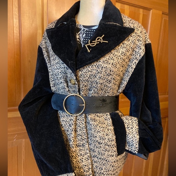 Authentic YSL Saint Laurent Women’s Button Up Coat. - Picture 16 of 16